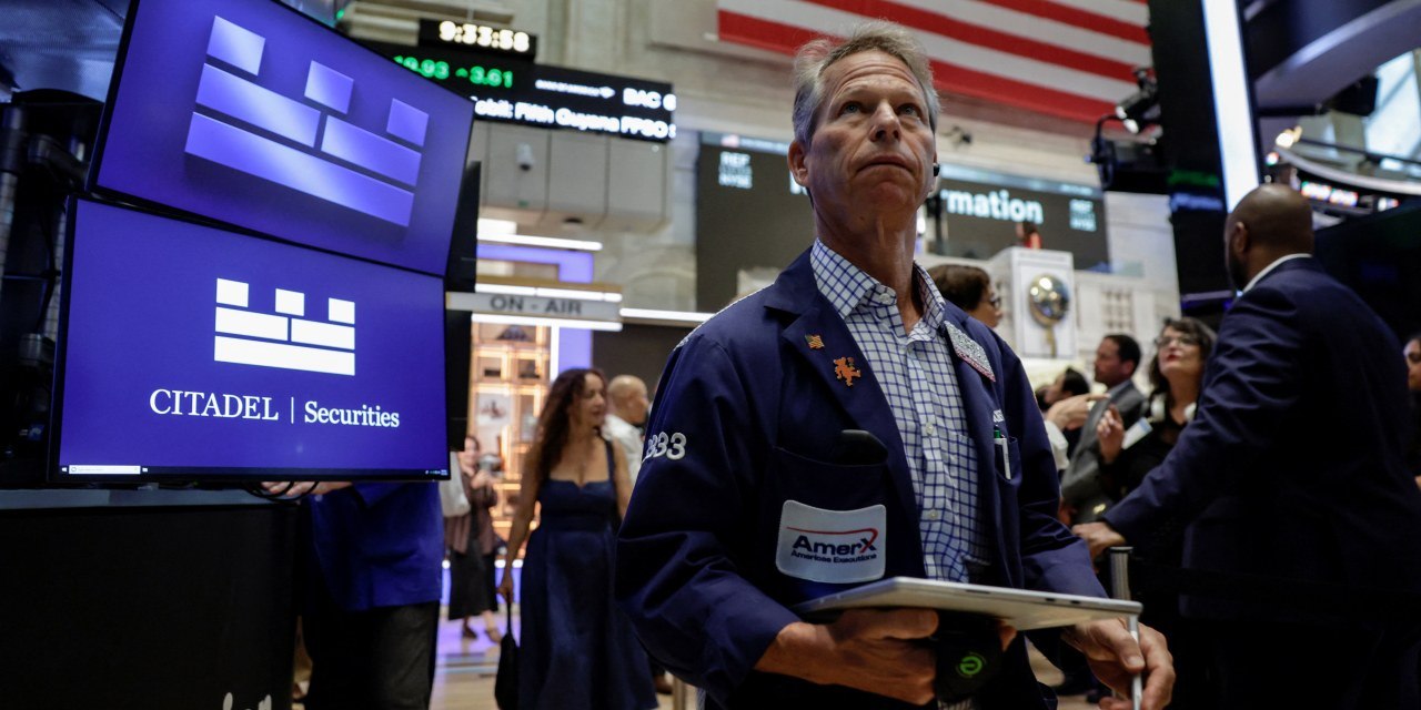 U.S. Stock Futures Rise, Oil Falls as U.S. Shifts Toward Diplomacy with Iran
